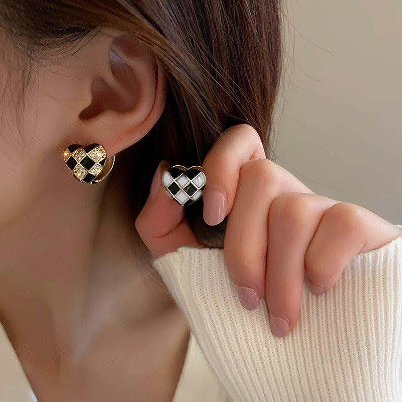 Women's Fashion Best-seller Heart-shaped Plaid Stud Earrings - Norellé