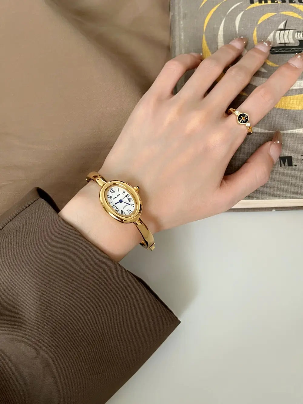 Women Quartz Watch Roman Numerals Vintage Simple Oval Clock Stainless Steel