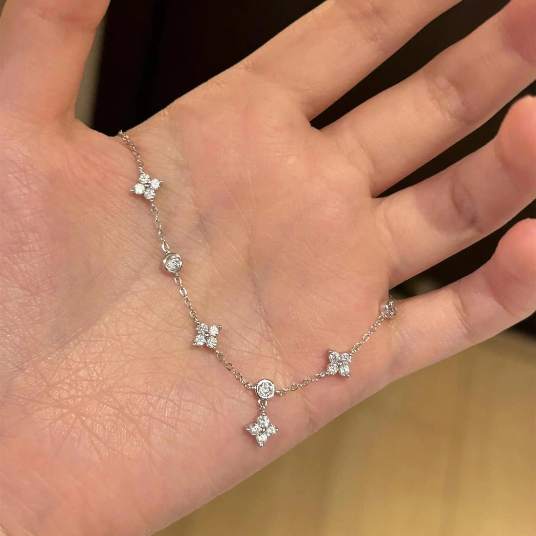 High-grade Four-leaf Clover Zircon Bracelet Fashion Gift Dignified Sense Of Design - Norellé