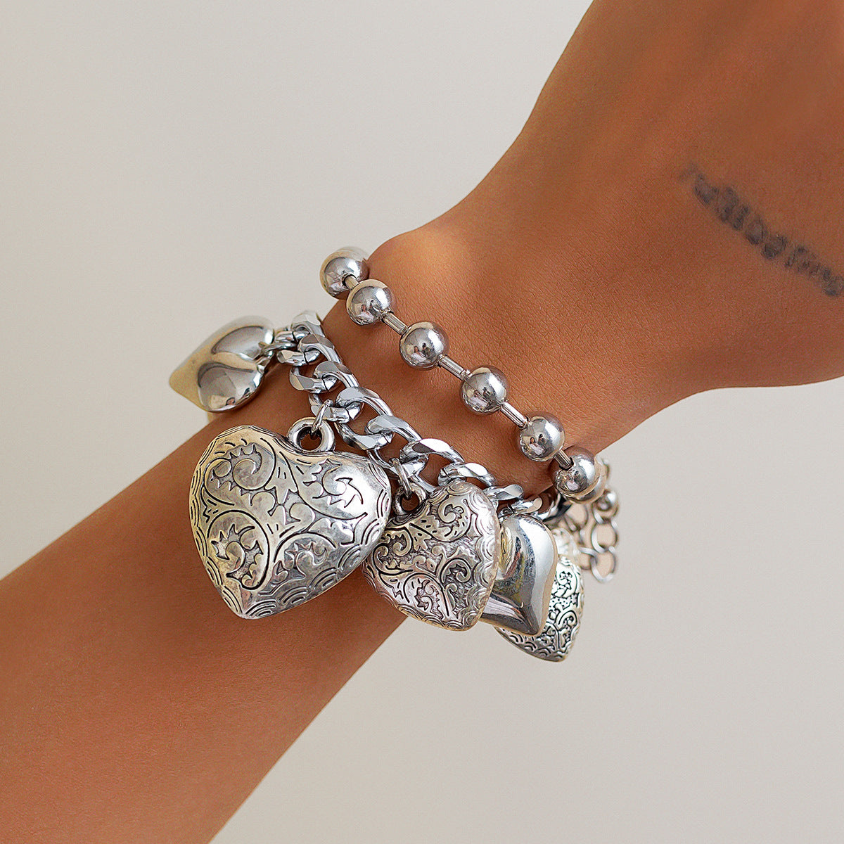 Vintage Ins Style Metal Pattern Love Pendant Necklace - Norellé