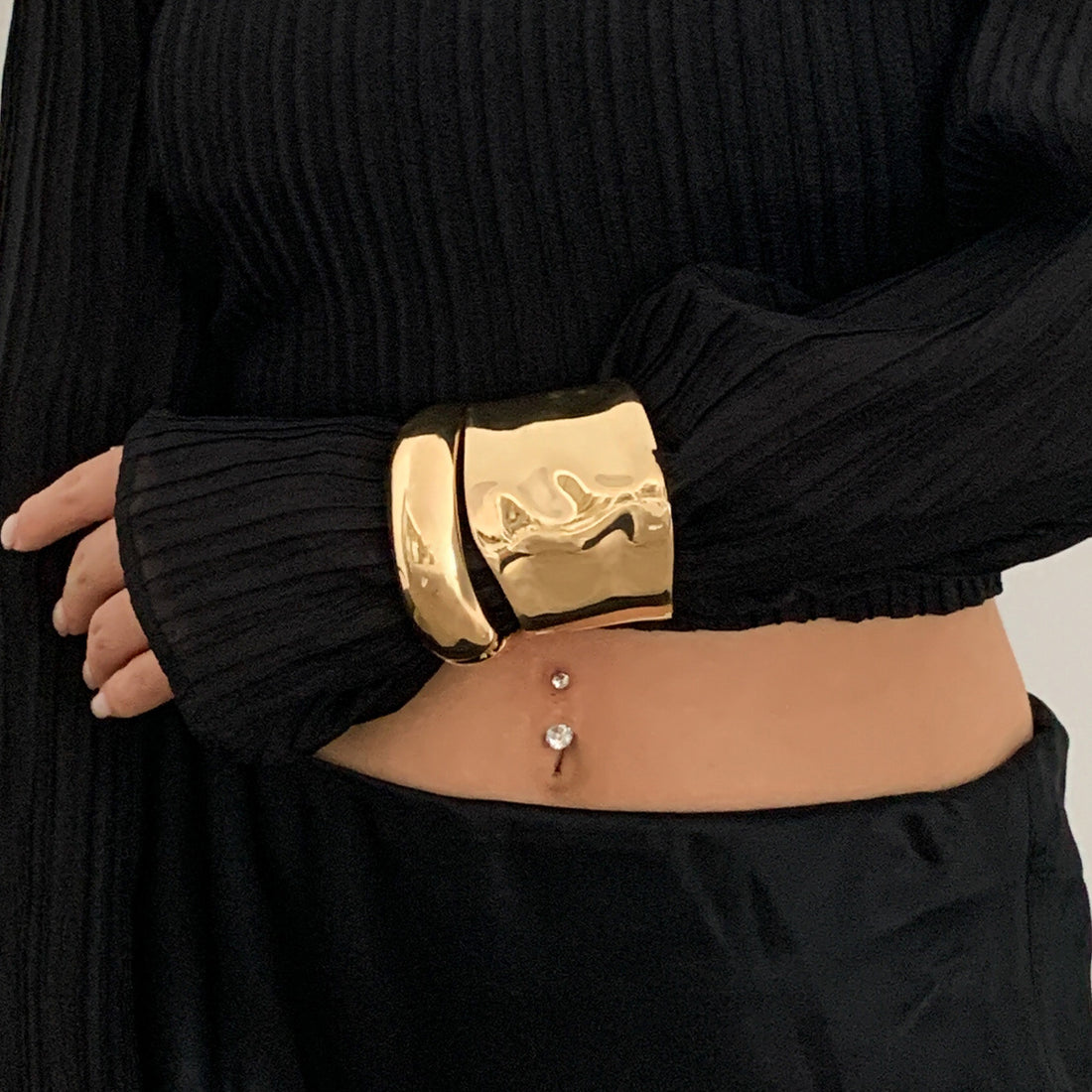 Irregular Metal Wide Curved Glossy Spring Bracelet - Norellé