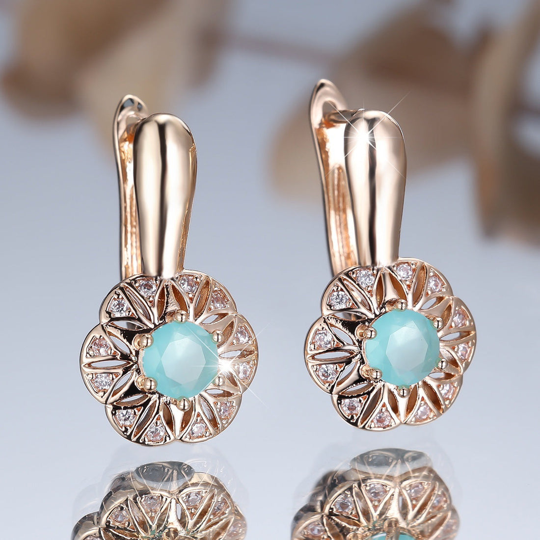 Round BW1 Diamond Edge White Diamond Hollow Flower Ear Clips - Norellé