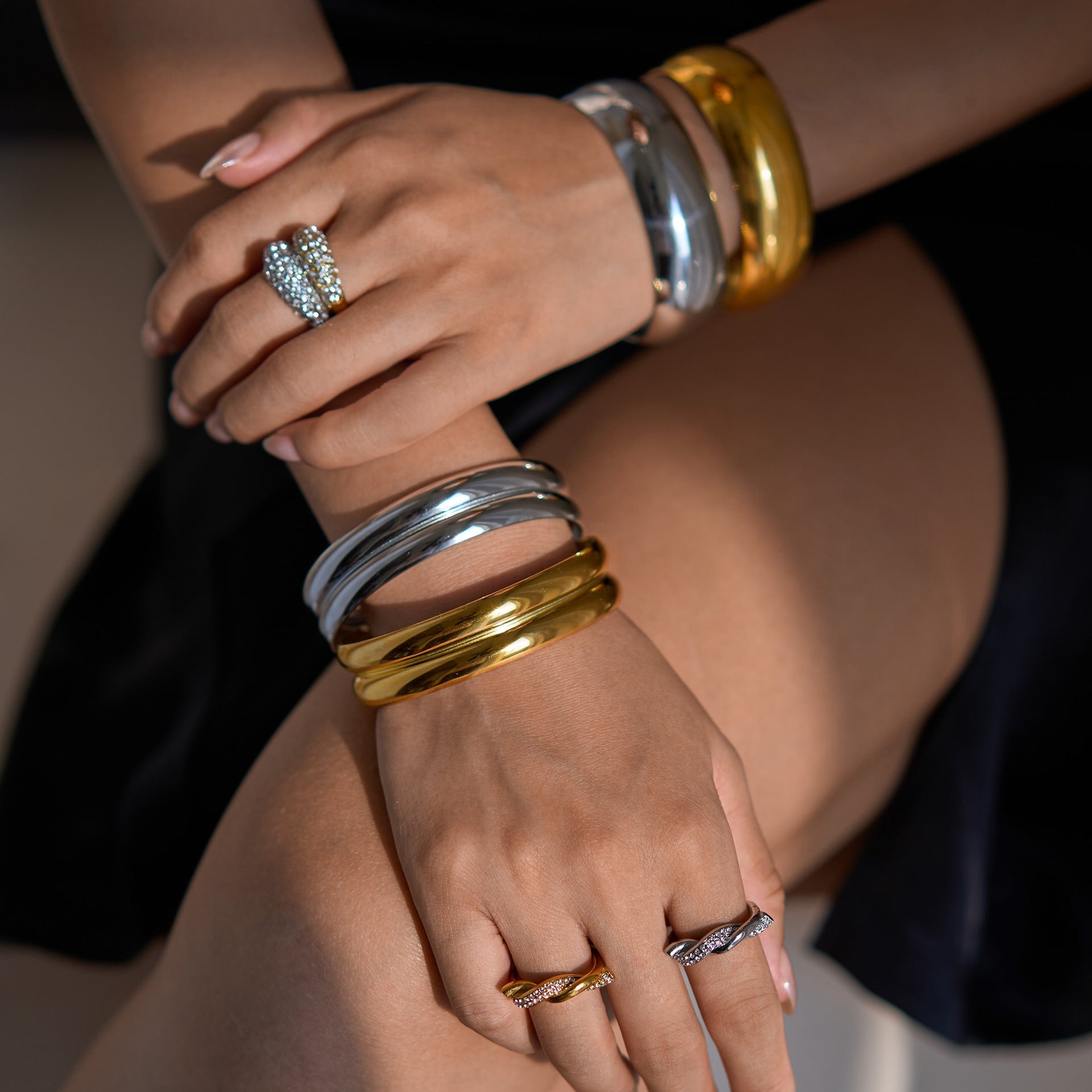 Women's Fashion Titanium Steel Fine Polished Surface Bracelet - Norellé