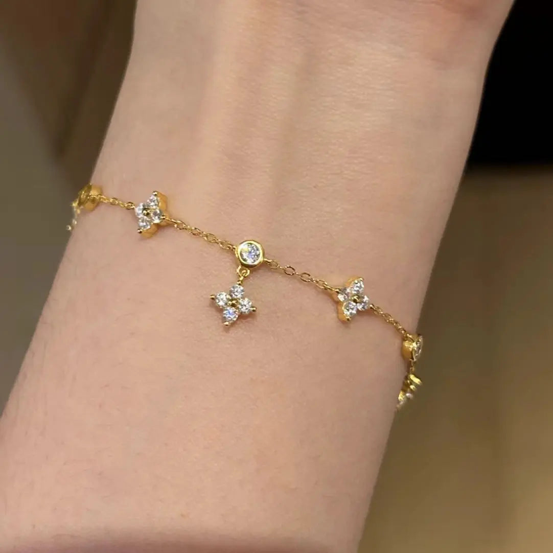 High-grade Four-leaf Clover Zircon Bracelet Fashion Gift Dignified Sense Of Design - Norellé