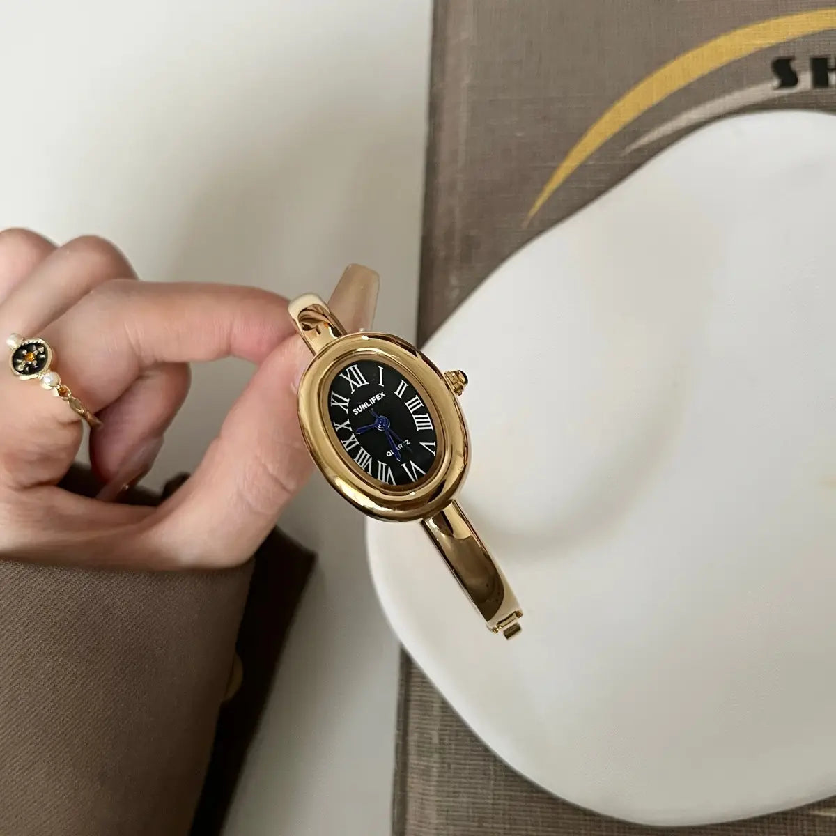 Women Quartz Watch Roman Numerals Vintage Simple Oval Clock Stainless Steel