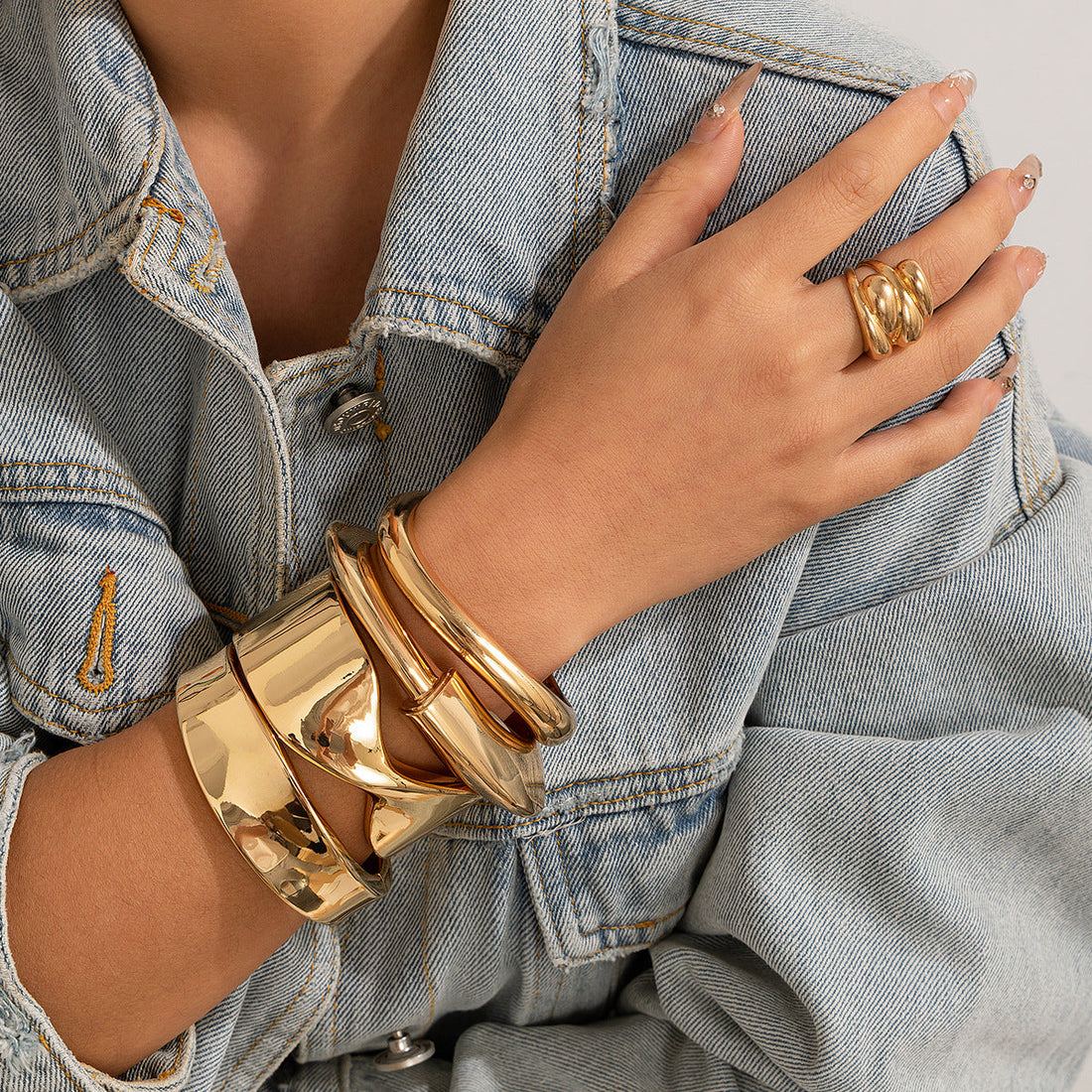 Exaggerated Glossy Square Notched Irregular Bracelet - Norellé