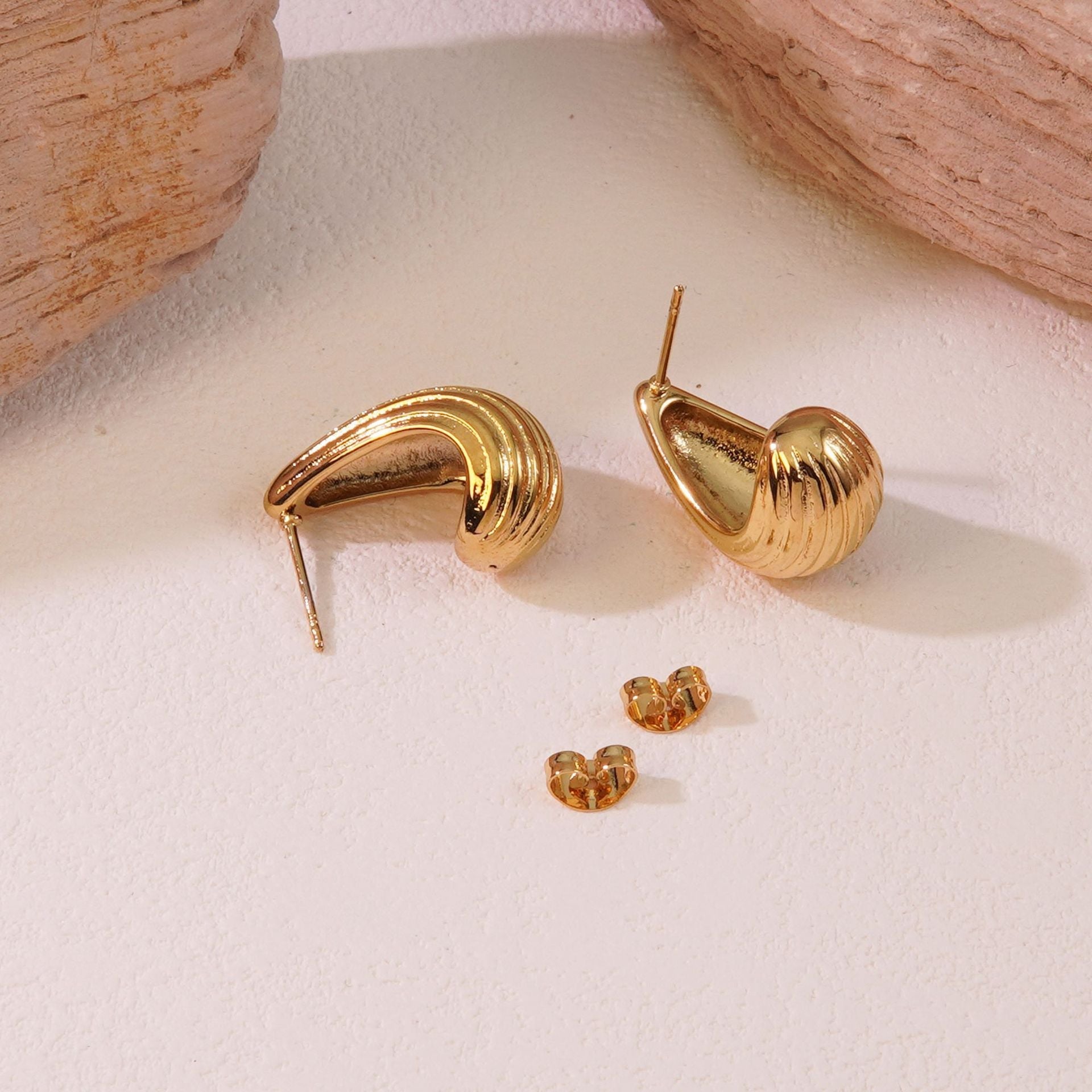 Exaggerated Advanced 18K Gold Stripes Water Drop Ear Studs Personality - Norellé