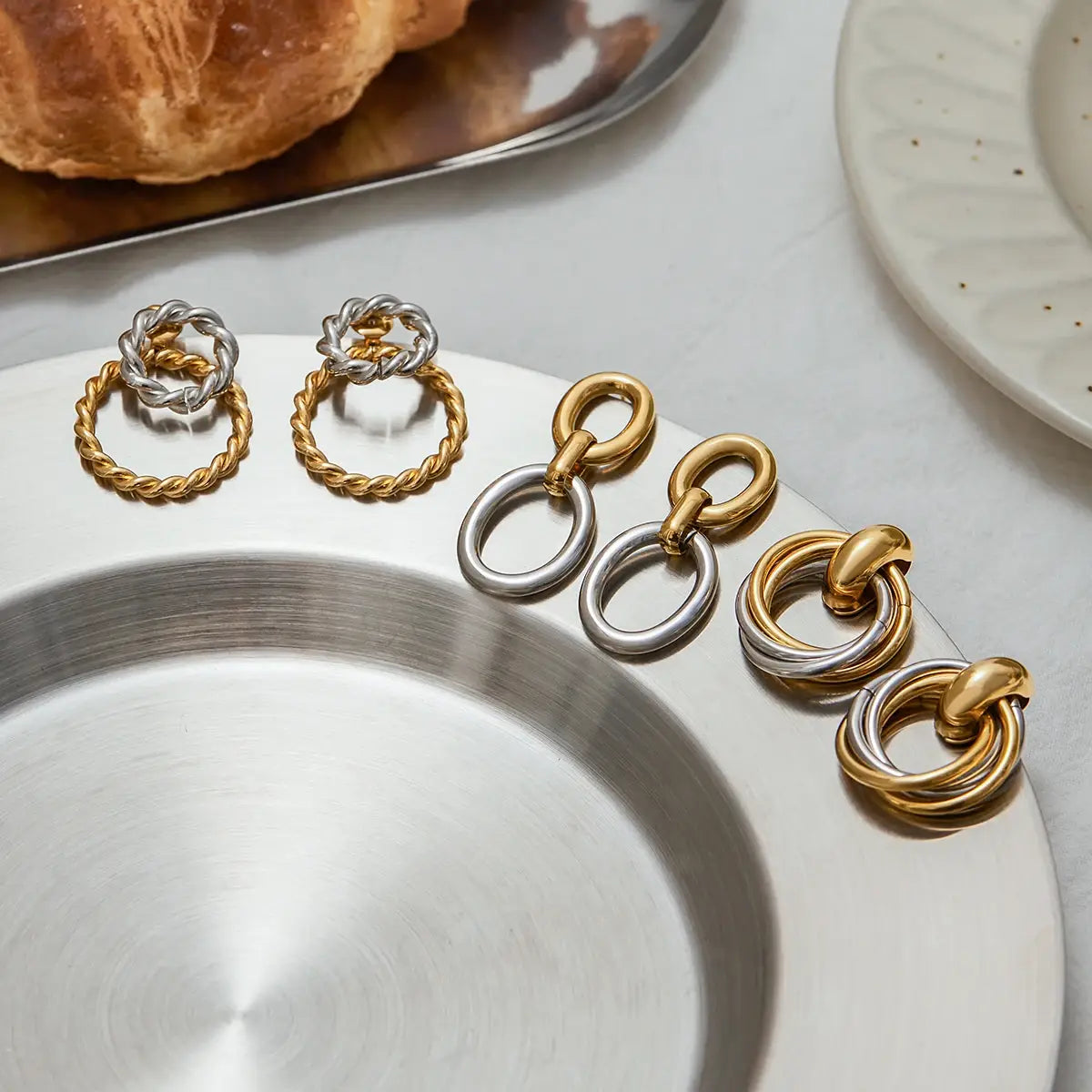 Minimalist Bicolor Oval Hollow out Connection Earrings