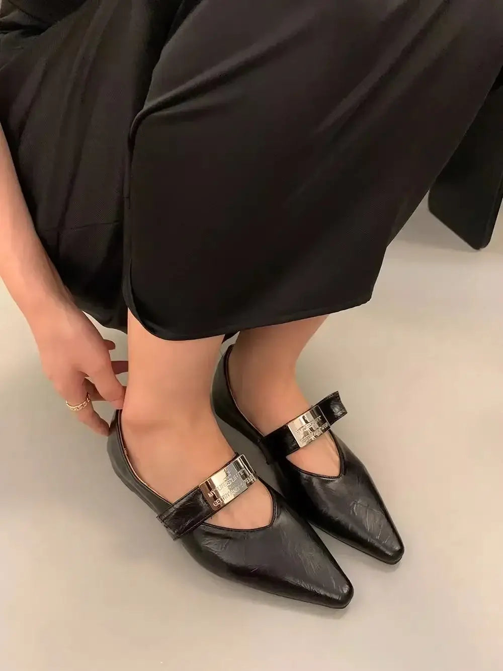 Women’s Retro Pointed Toe Low-Heeled Casual Shoes