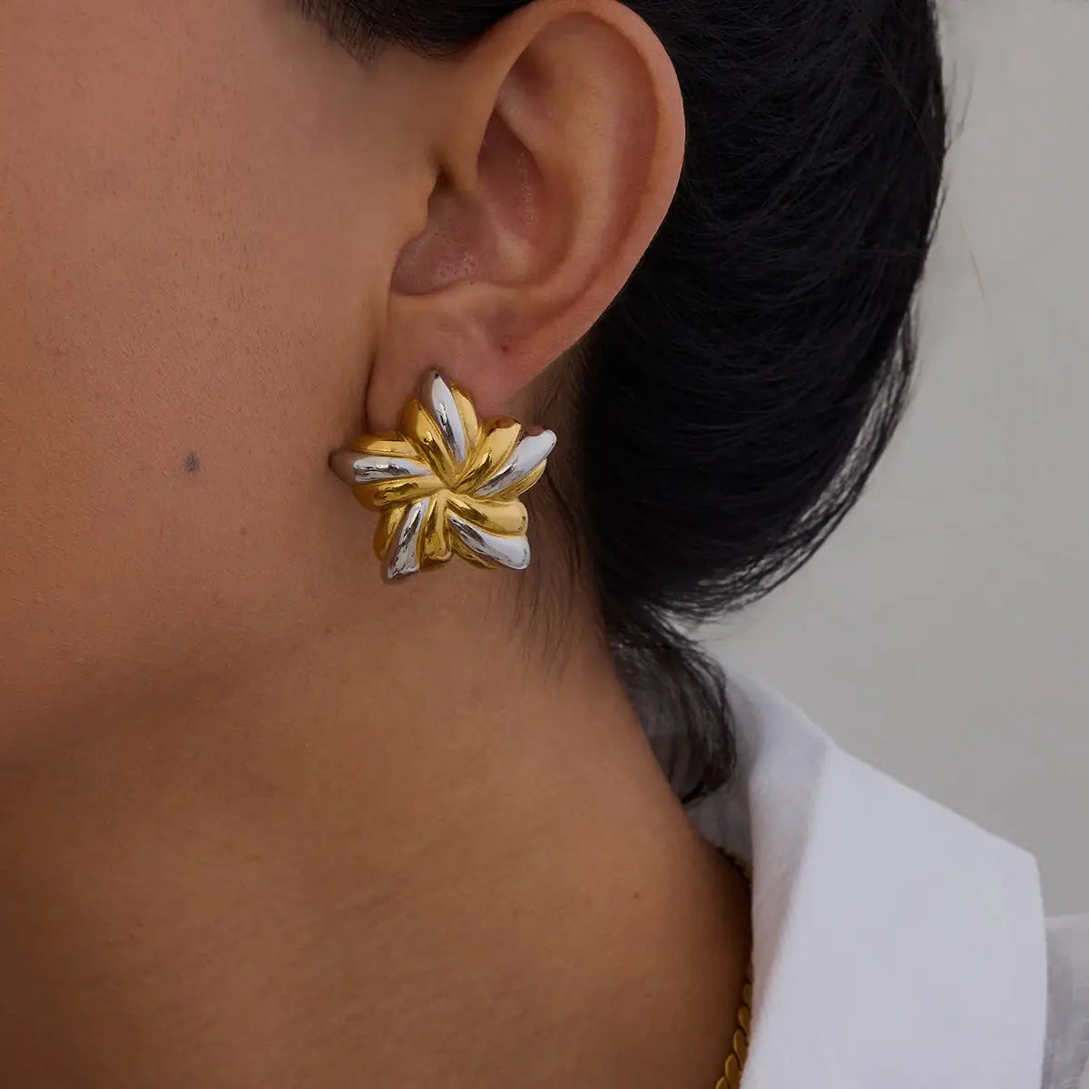 Two Tone Ribbed Pentagram Earrings