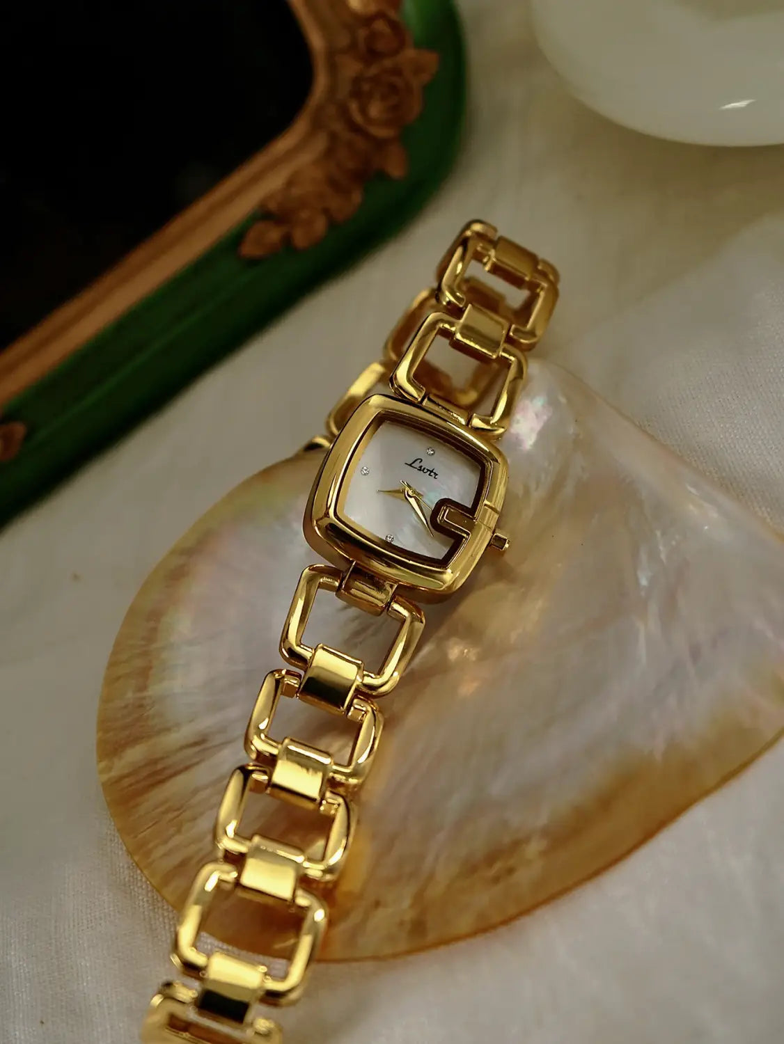 Women’s Elegant High-End Luxury Quartz Watch Stainless Steel Band Rhinestone & Mother Of Pearl Dial