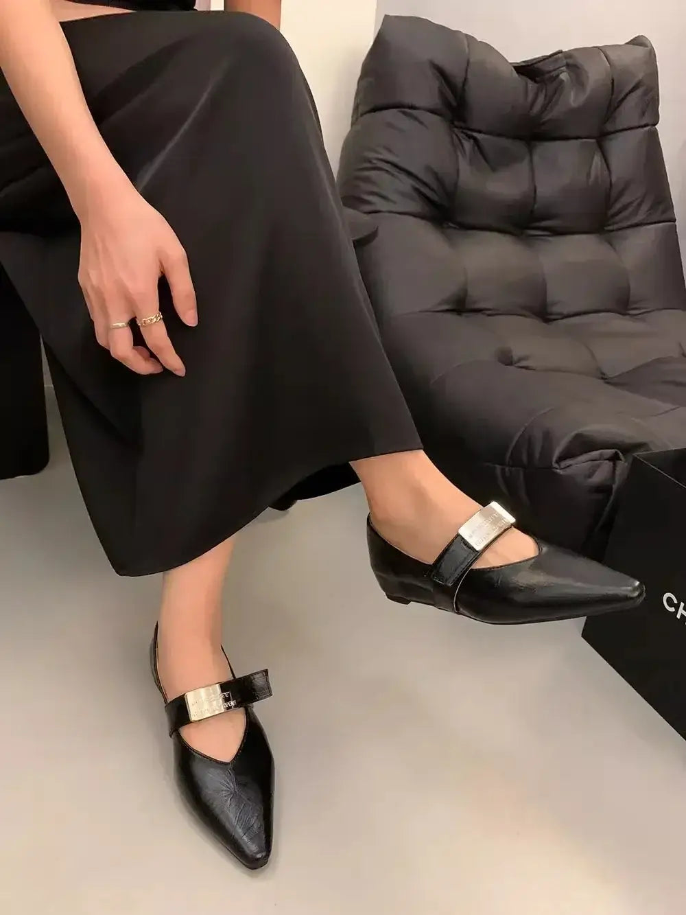 Women’s Retro Pointed Toe Low-Heeled Casual Shoes