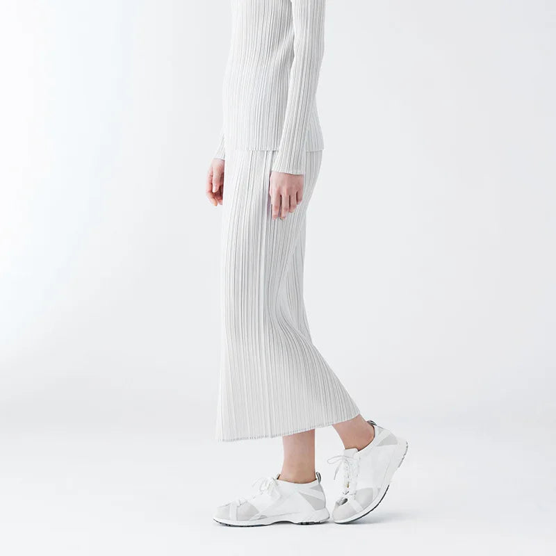 Pleated Hip Hugging Slim Half Skirt