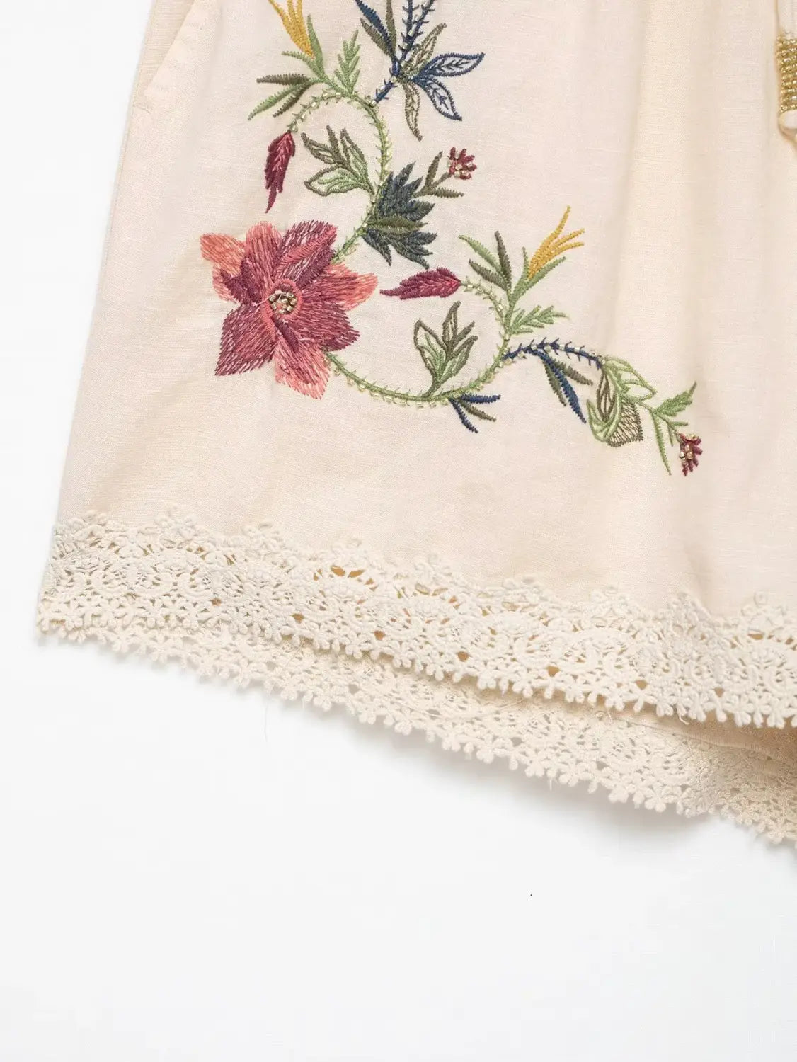 Women’s Casual Retro Flower Embroidered Lace Camisole Top with Versatile Mid-waist Shorts