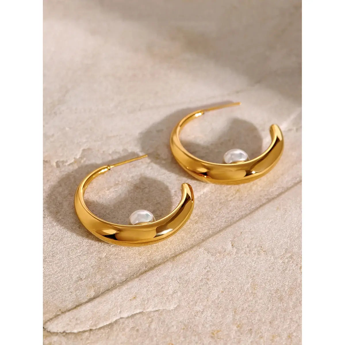 Stainless Steel Plated Shell Pearl Dynamism Earrings