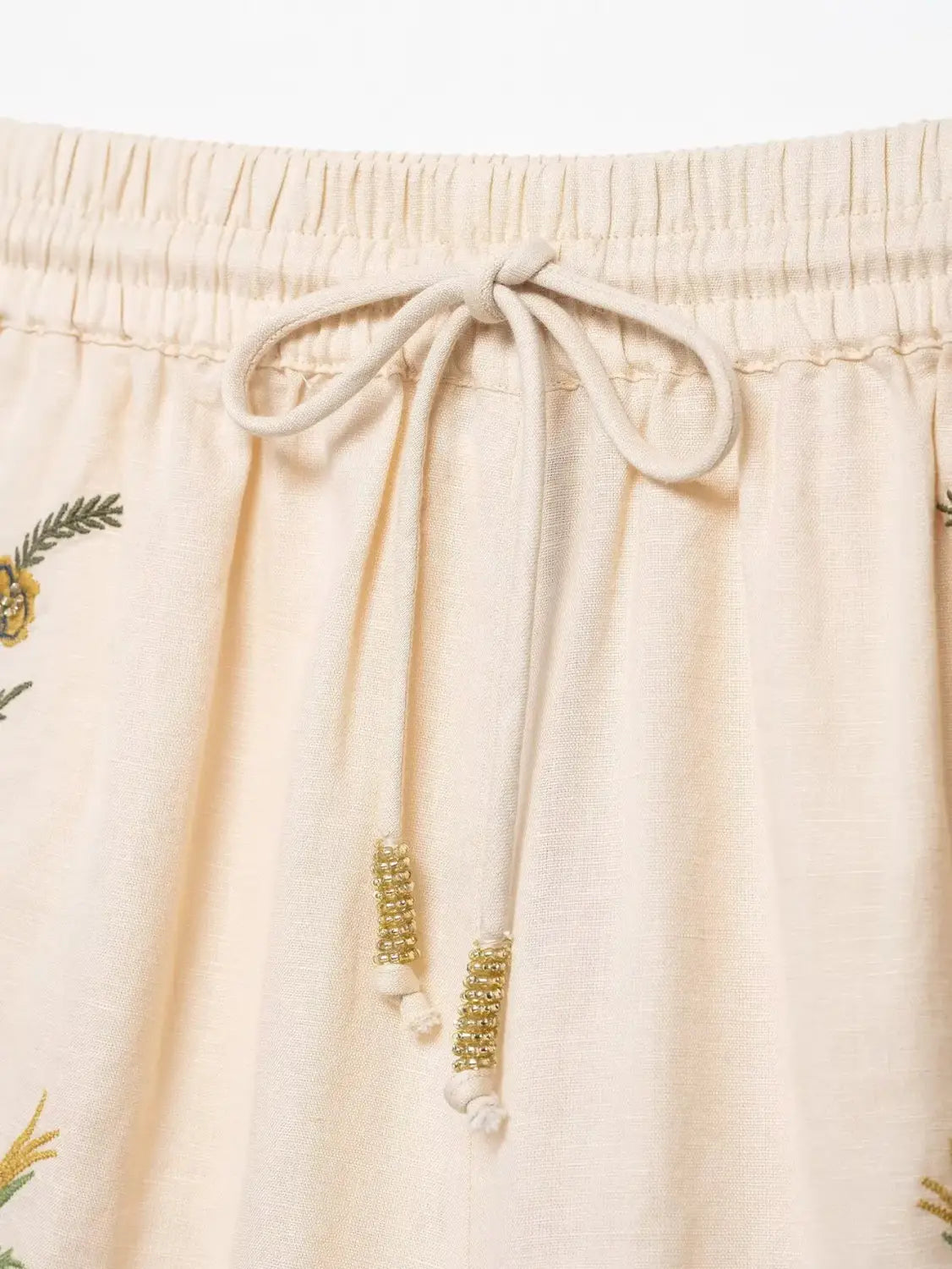 Women’s Casual Retro Flower Embroidered Lace Camisole Top with Versatile Mid-waist Shorts