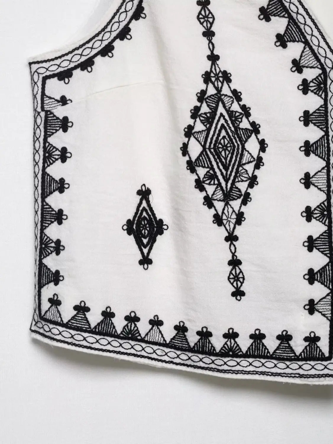 Women’s Casual Embroidered V-neck Vest With Wide-leg Shorts