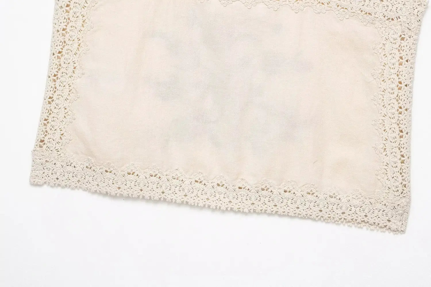 Women’s Casual Retro Flower Embroidered Lace Camisole Top with Versatile Mid-waist Shorts