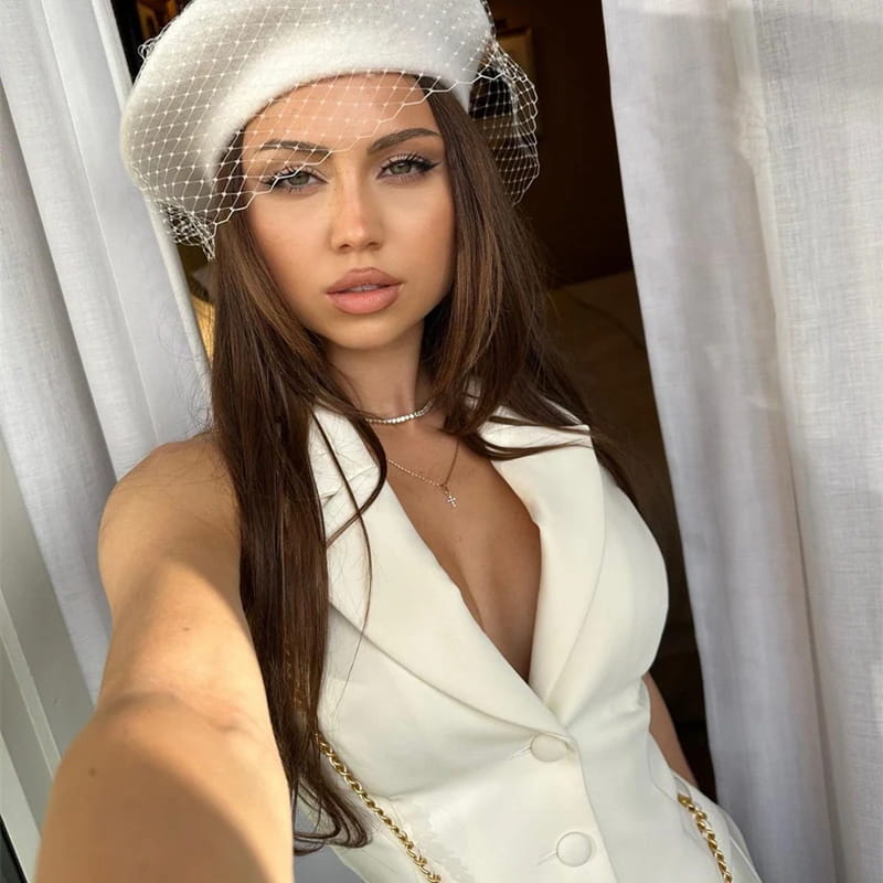 Temperament Elegant Slim Fit Set V-neck Tight Vest Mini Pleated Skirt