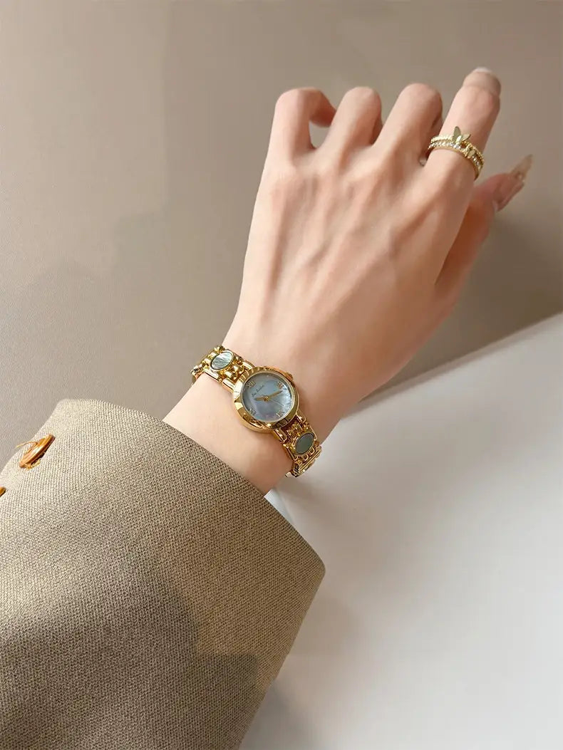 Women Watch Shell High Quality Bracelet Quartz Wristwatch