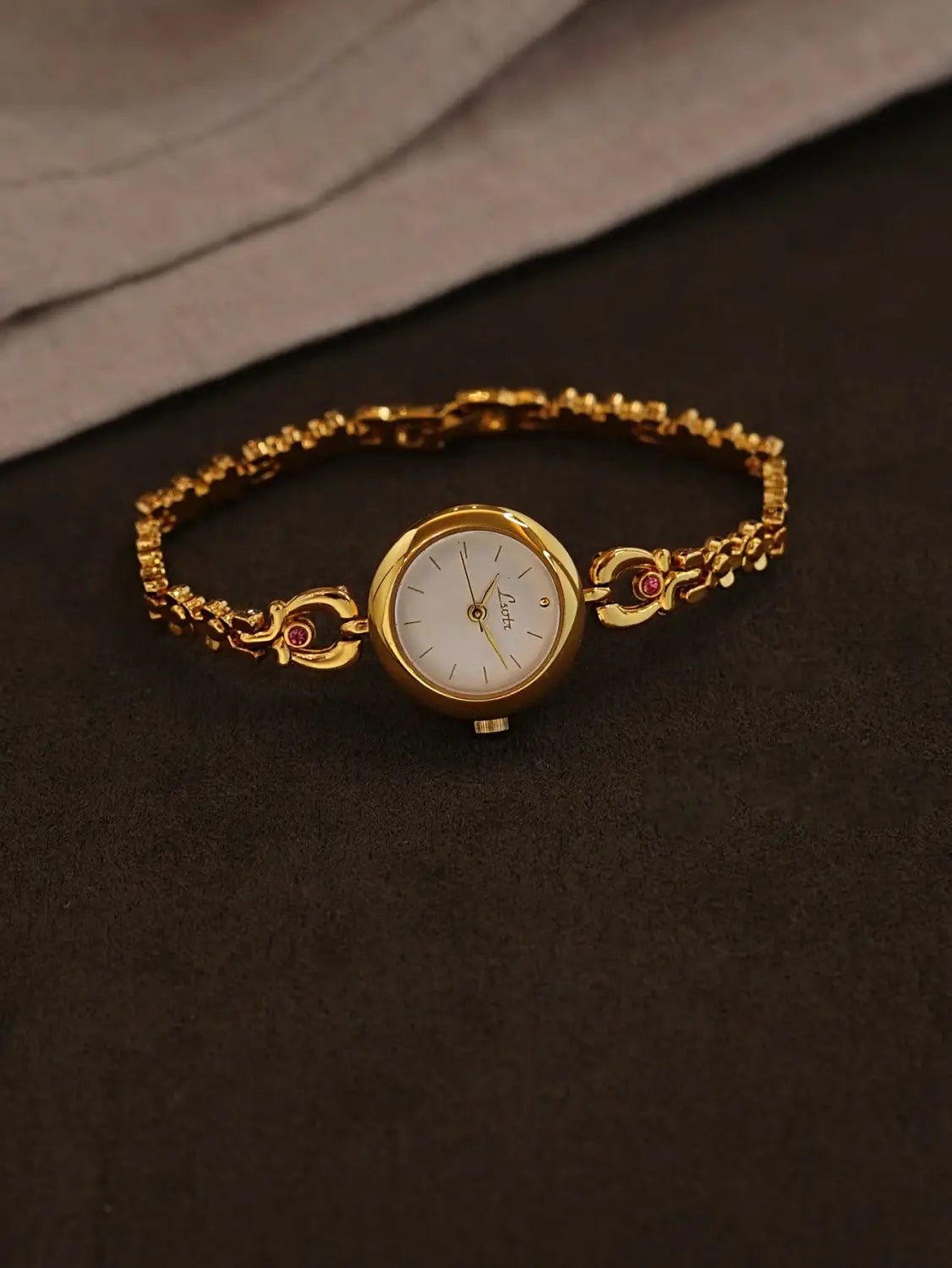 French Retro Gold Small Dial Flower-Shaped Bracelet Women’s Watch