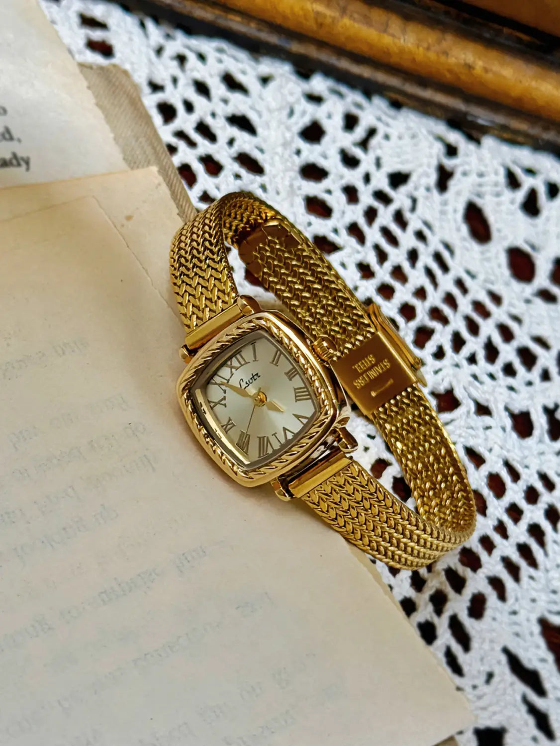 French Vintage Style Gold Dial Quartz Copper Watchband Women’s Wristwatch