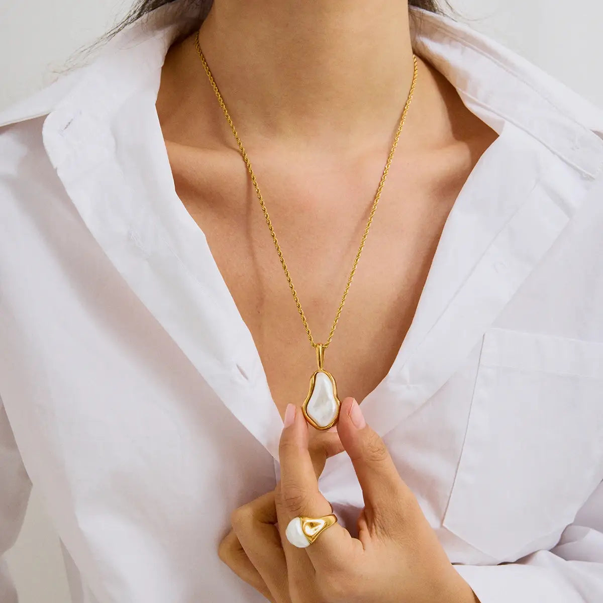 Pearl Necklace Irregular Geometric Pendant
