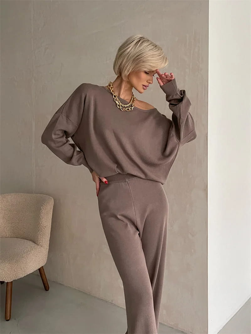 Elegant Winter Knit Pants Set Woman