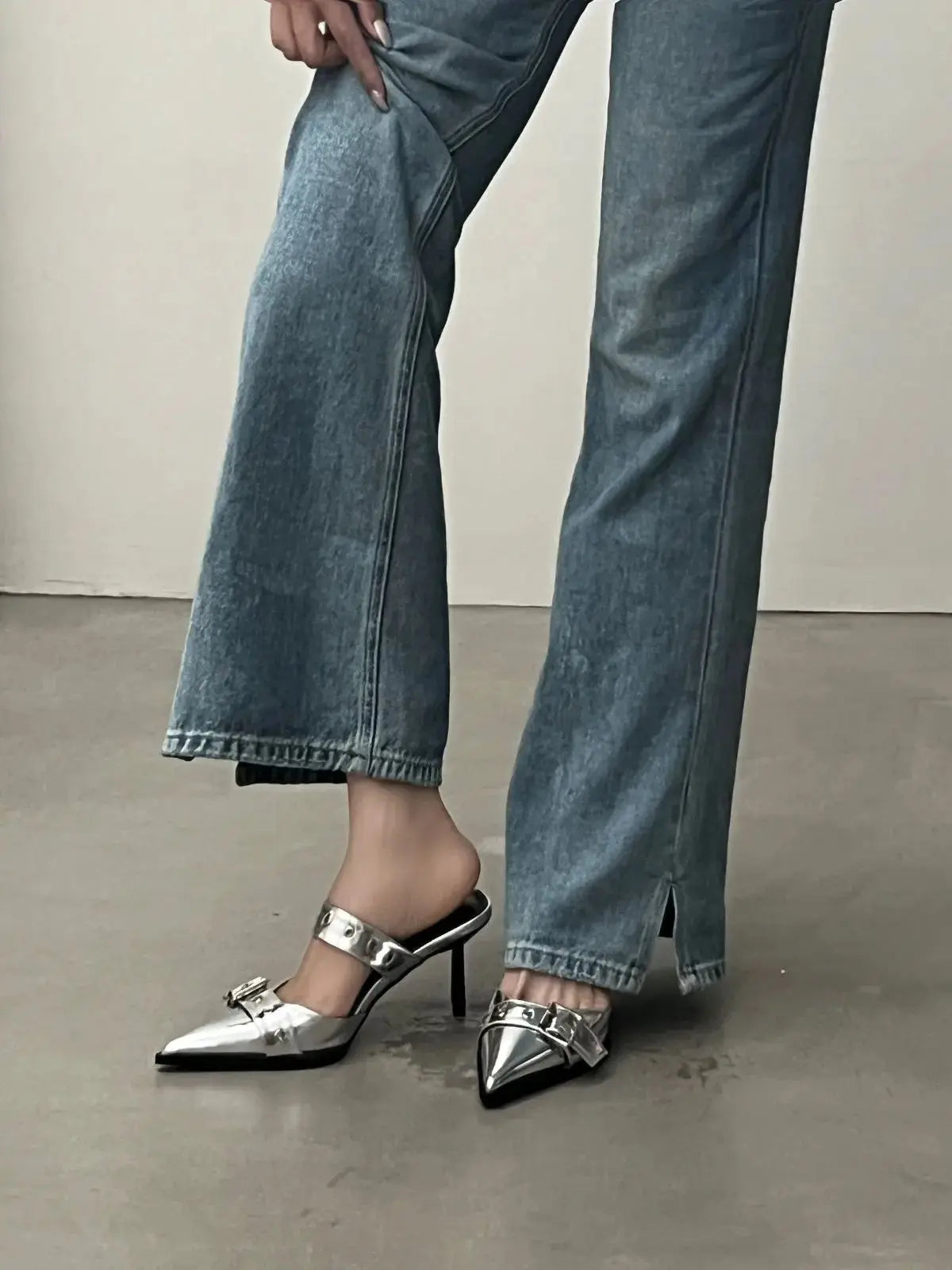 Pointed Belt Buckle Thin Heel