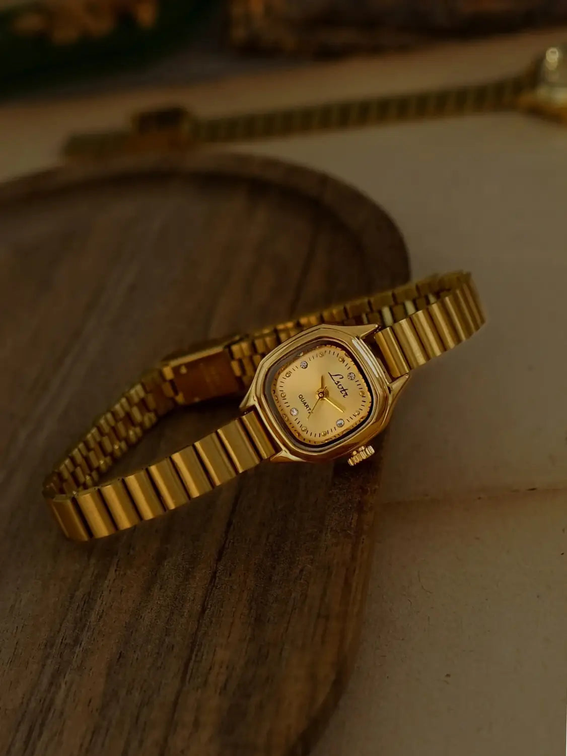 French-Style Vintage Exquisite Gold Square Small Dial Women’s Watch