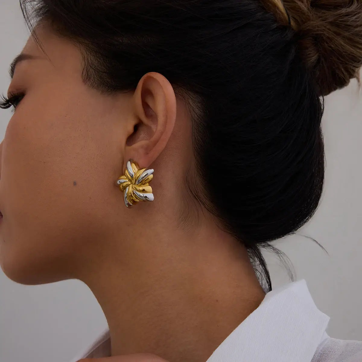 Two Tone Ribbed Pentagram Earrings