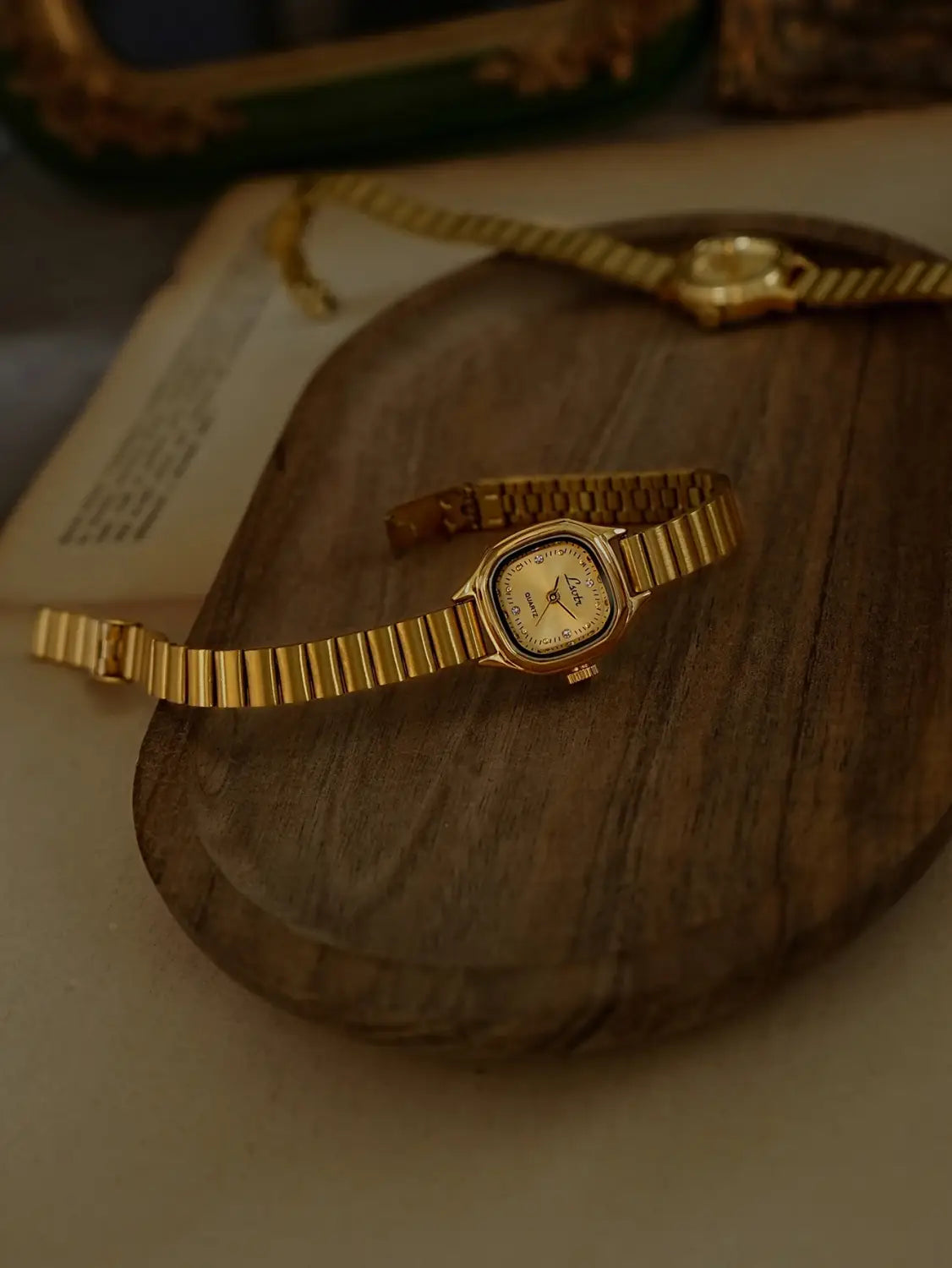 French-Style Vintage Exquisite Gold Square Small Dial Women’s Watch