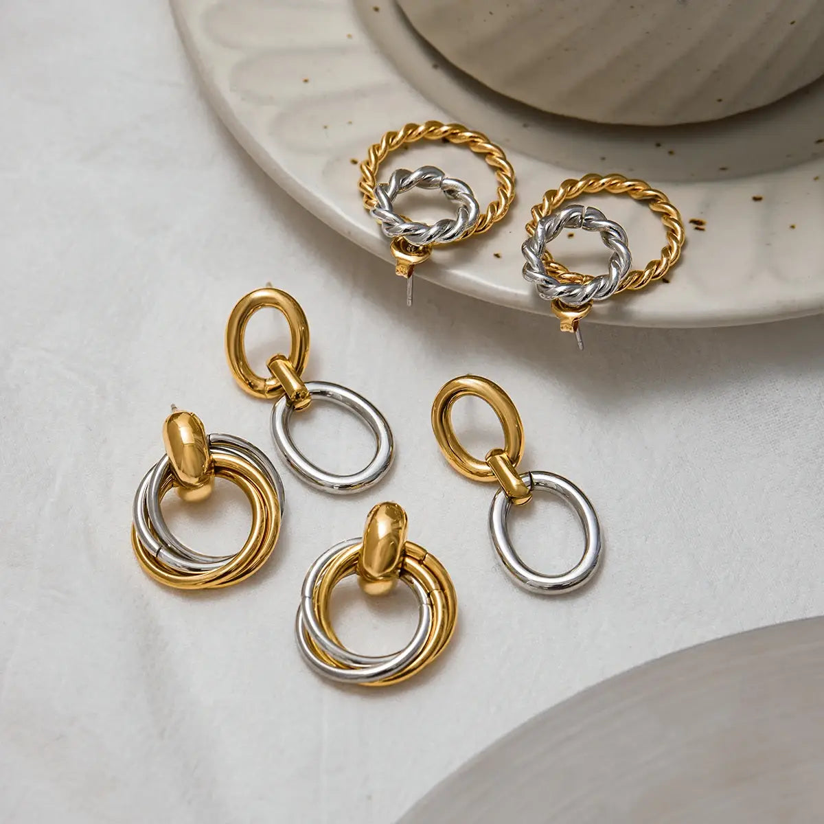 Minimalist Bicolor Oval Hollow out Connection Earrings