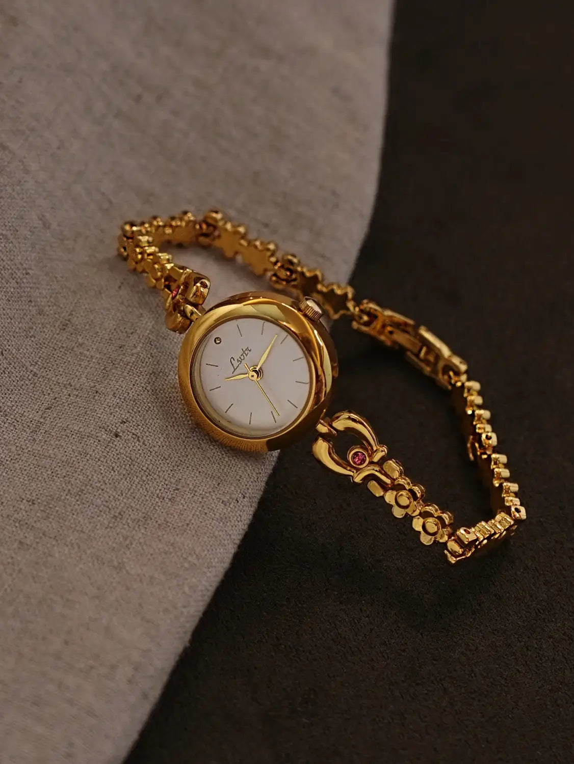French Retro Gold Small Dial Flower-Shaped Bracelet Women’s Watch