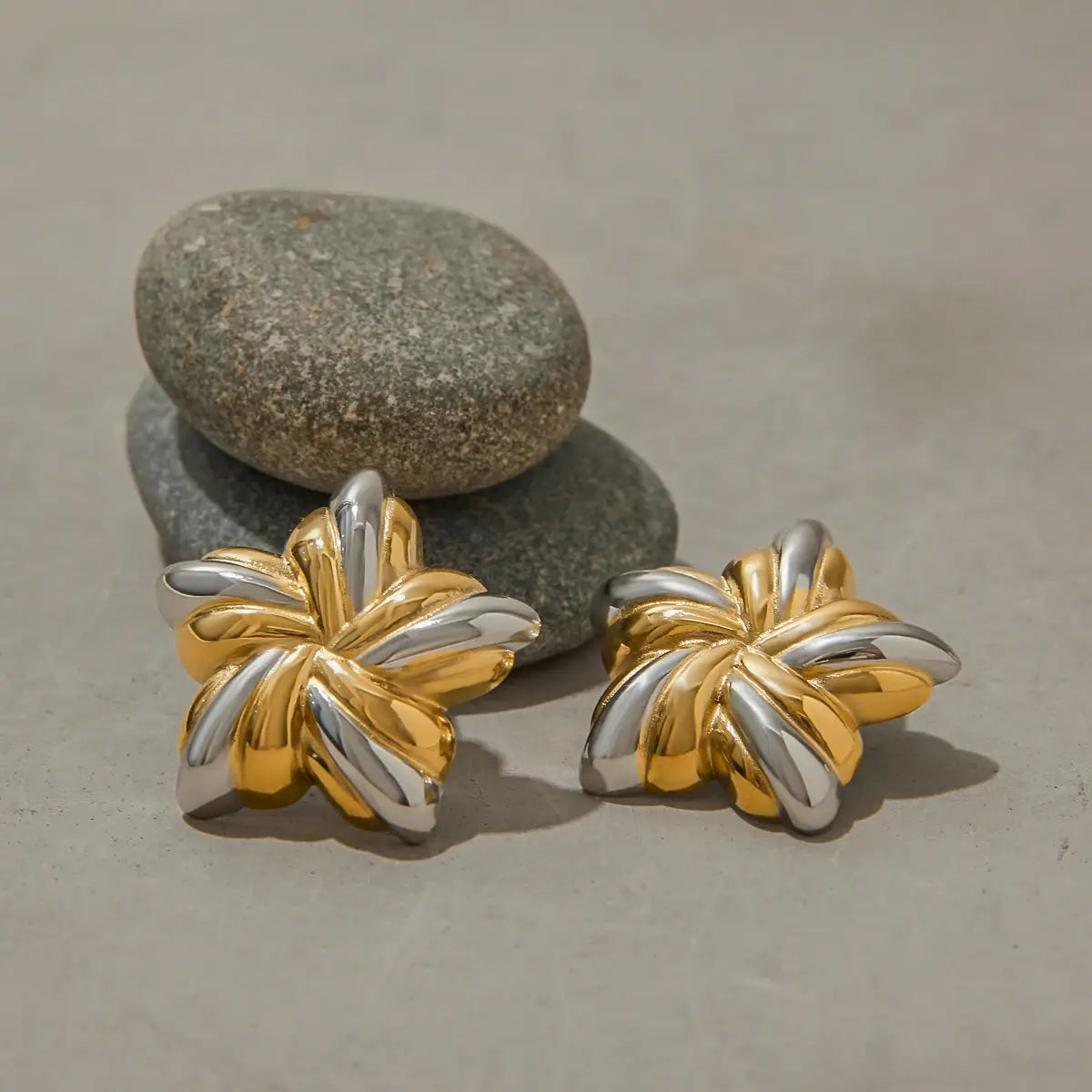 Two Tone Ribbed Pentagram Earrings