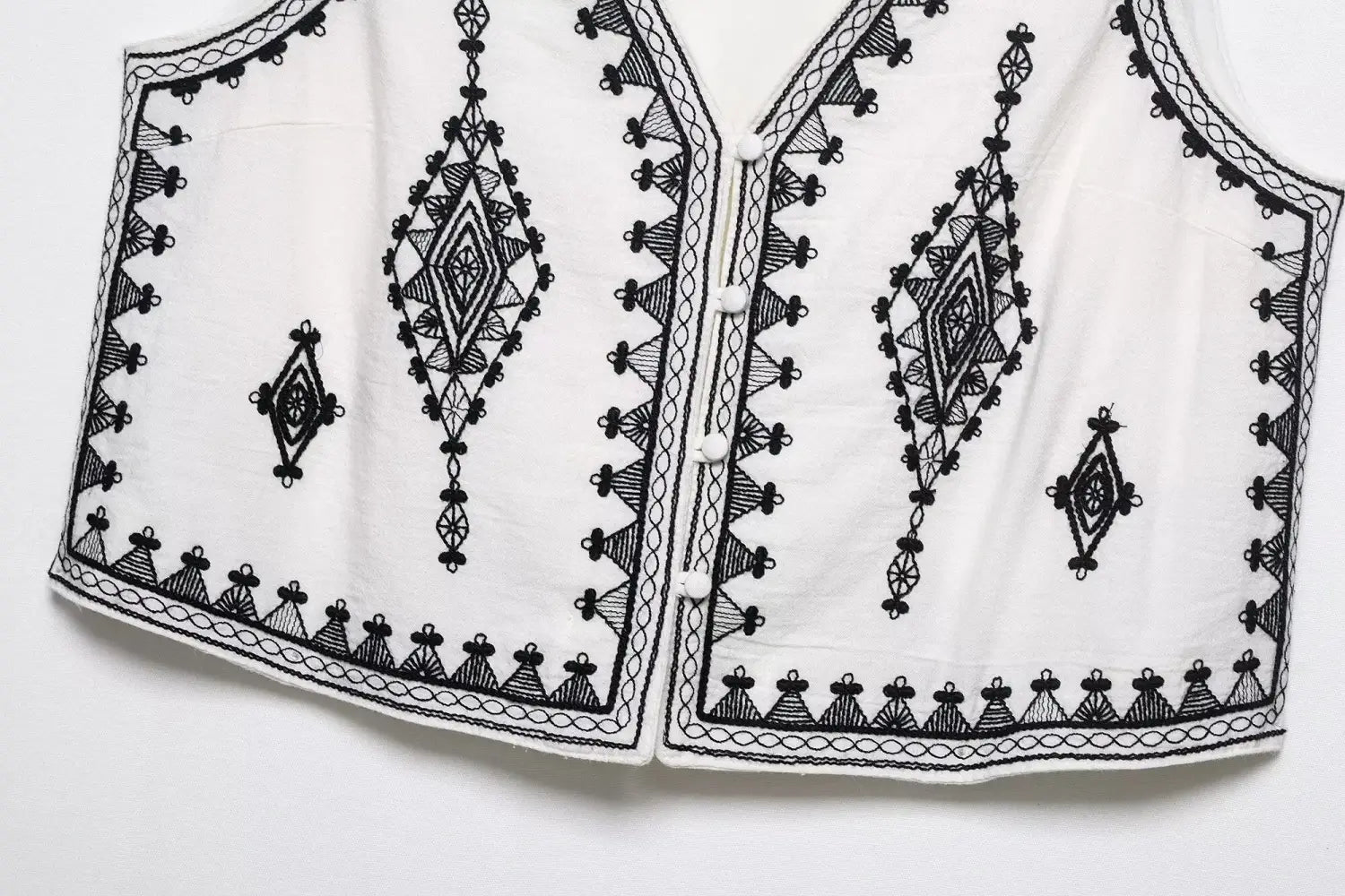 Women’s Casual Embroidered V-neck Vest With Wide-leg Shorts