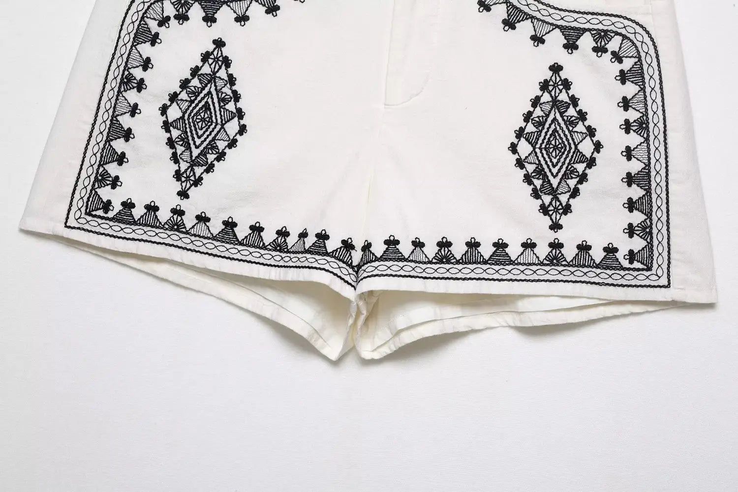 Women’s Casual Embroidered V-neck Vest With Wide-leg Shorts