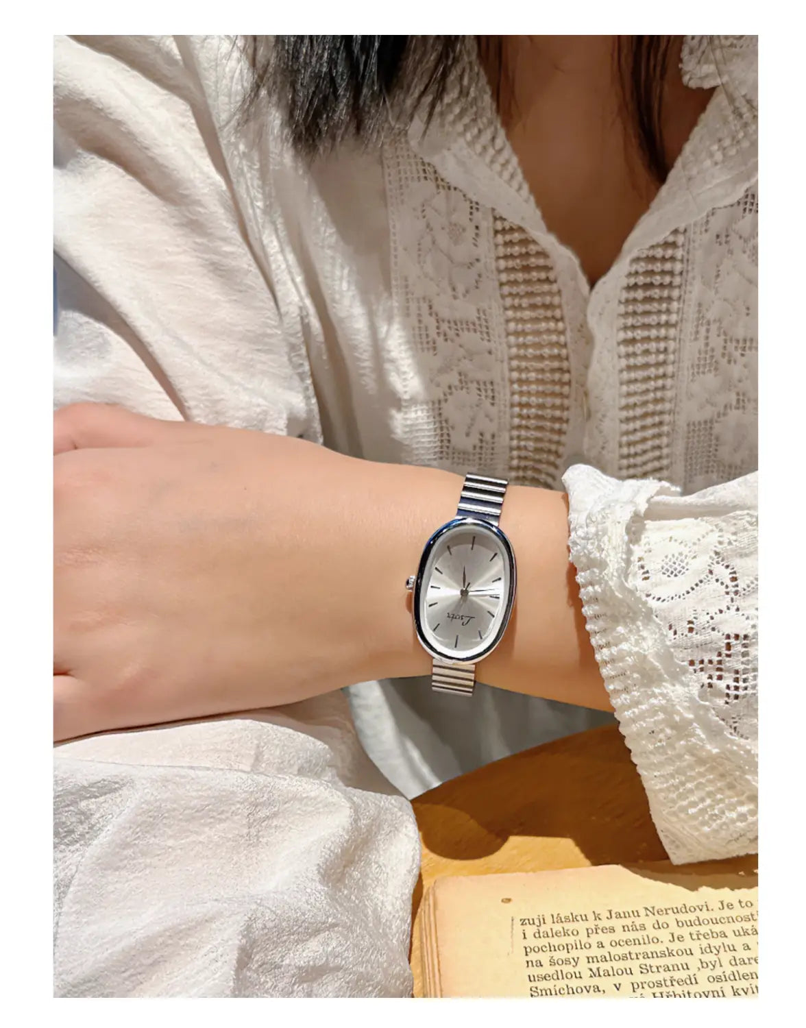 Women’s Watch With Gold Bracelet Vintage & Luxury Ins Style