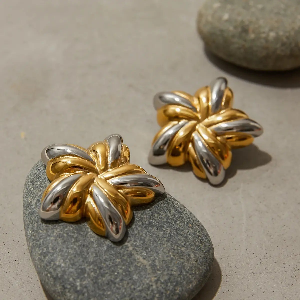 Two Tone Ribbed Pentagram Earrings