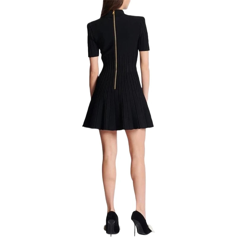 Kurzärmliger Jumpsuit mit Revers und Perlenknöpfen für Damen 