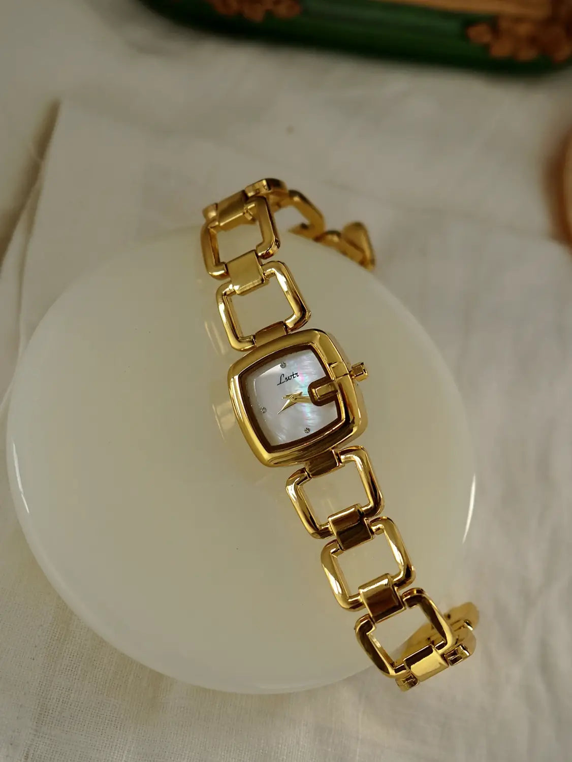 Women’s Elegant High-End Luxury Quartz Watch Stainless Steel Band Rhinestone & Mother Of Pearl Dial