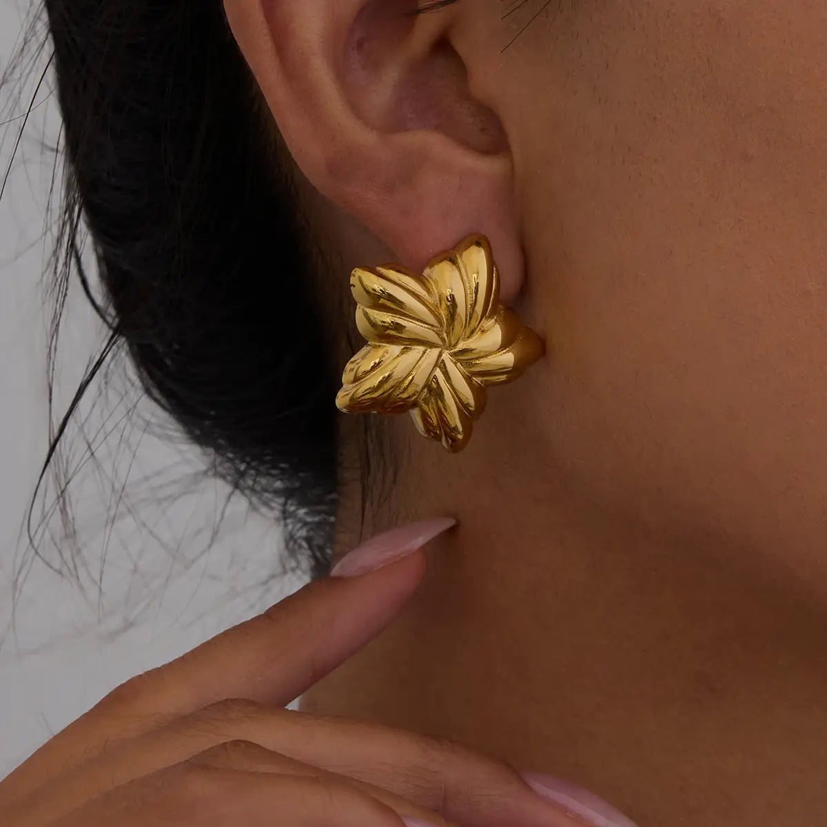 Two Tone Ribbed Pentagram Earrings