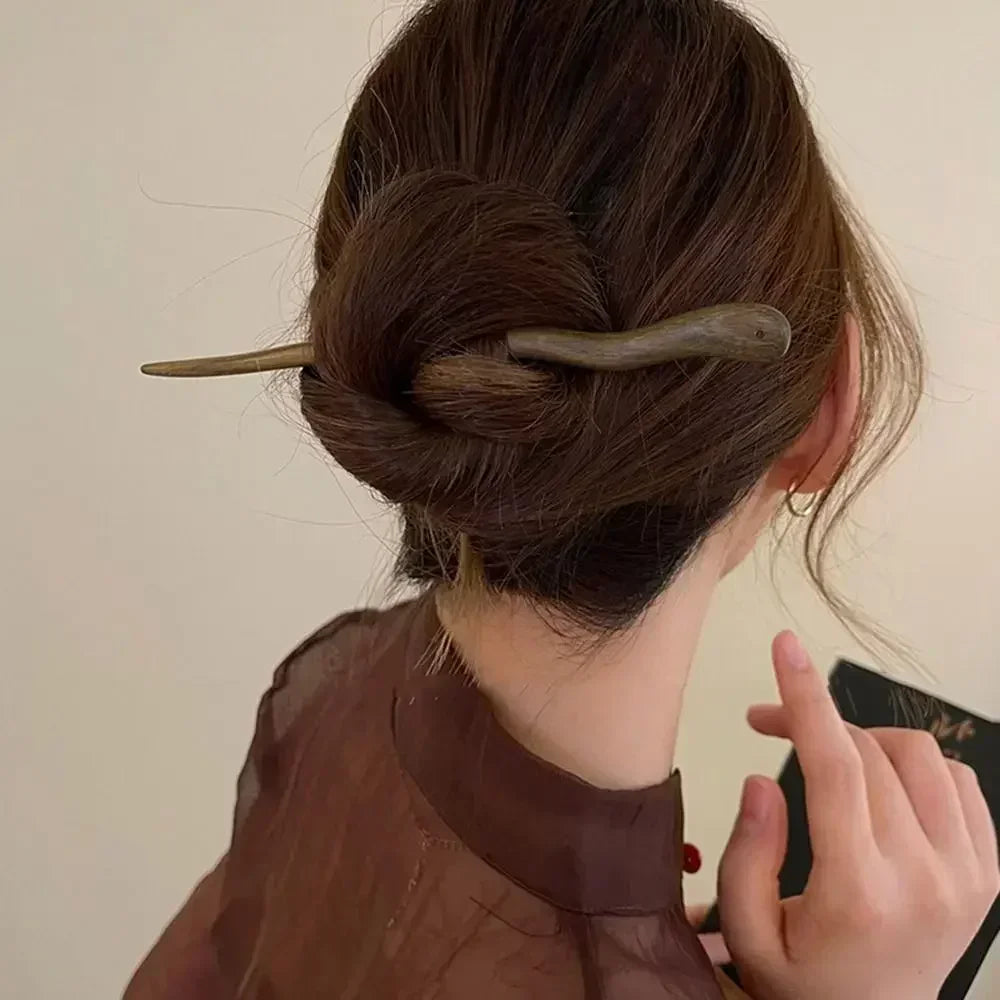 Eleganter Haarstab aus Holz für Damen 