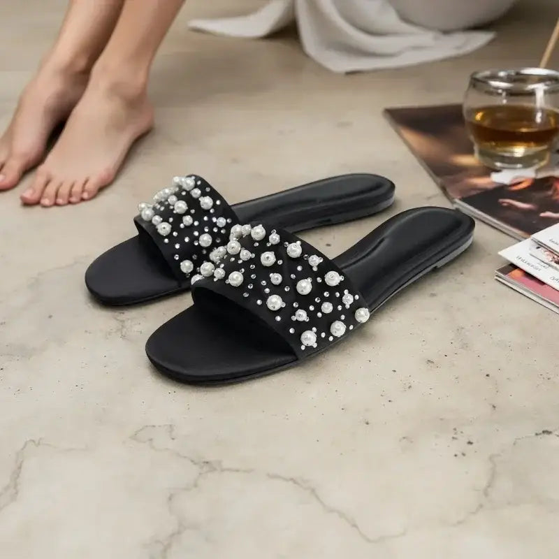 Sparkling White String Bead Decorative Women Slippers