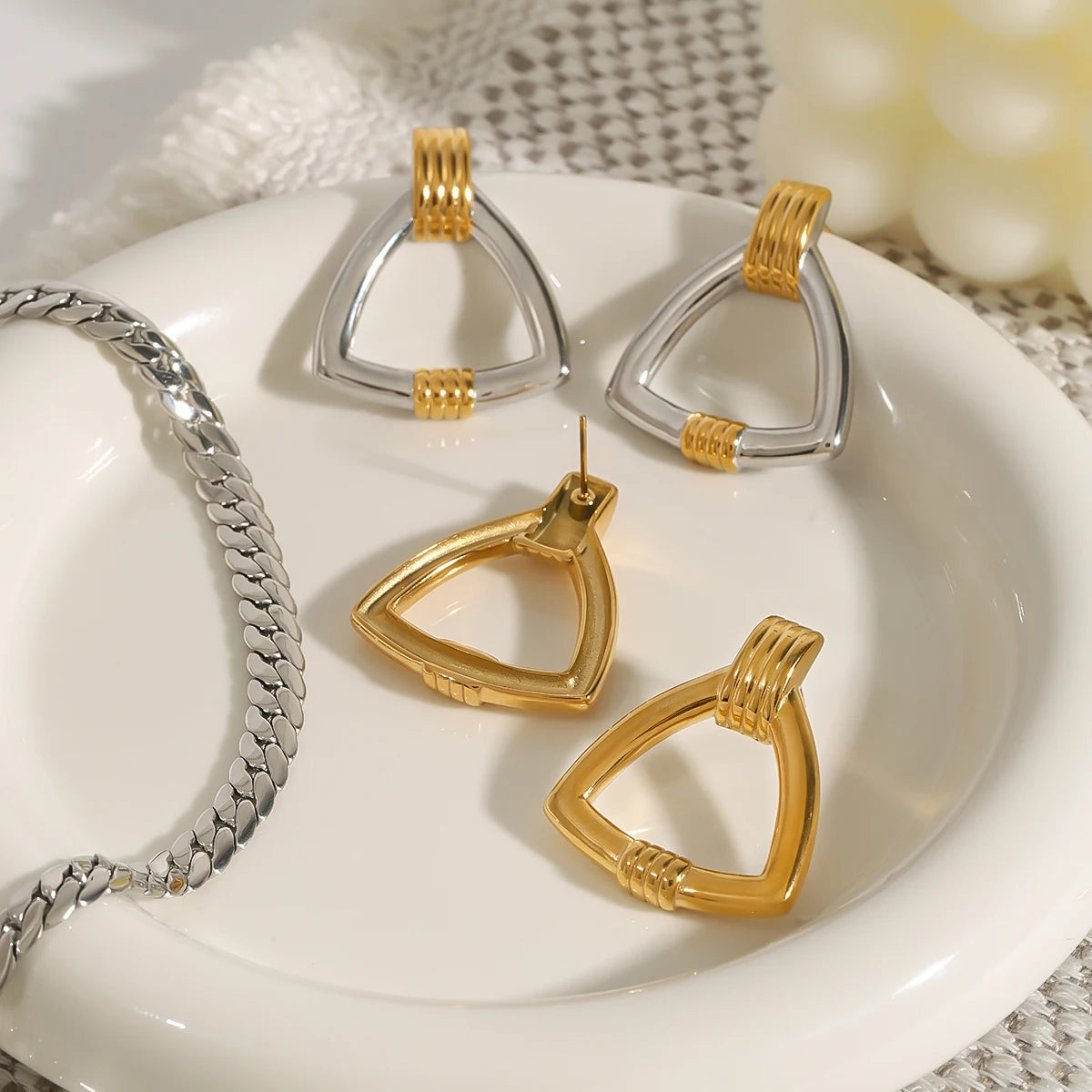 Retro Two tone Ribbed Geometric Earrings