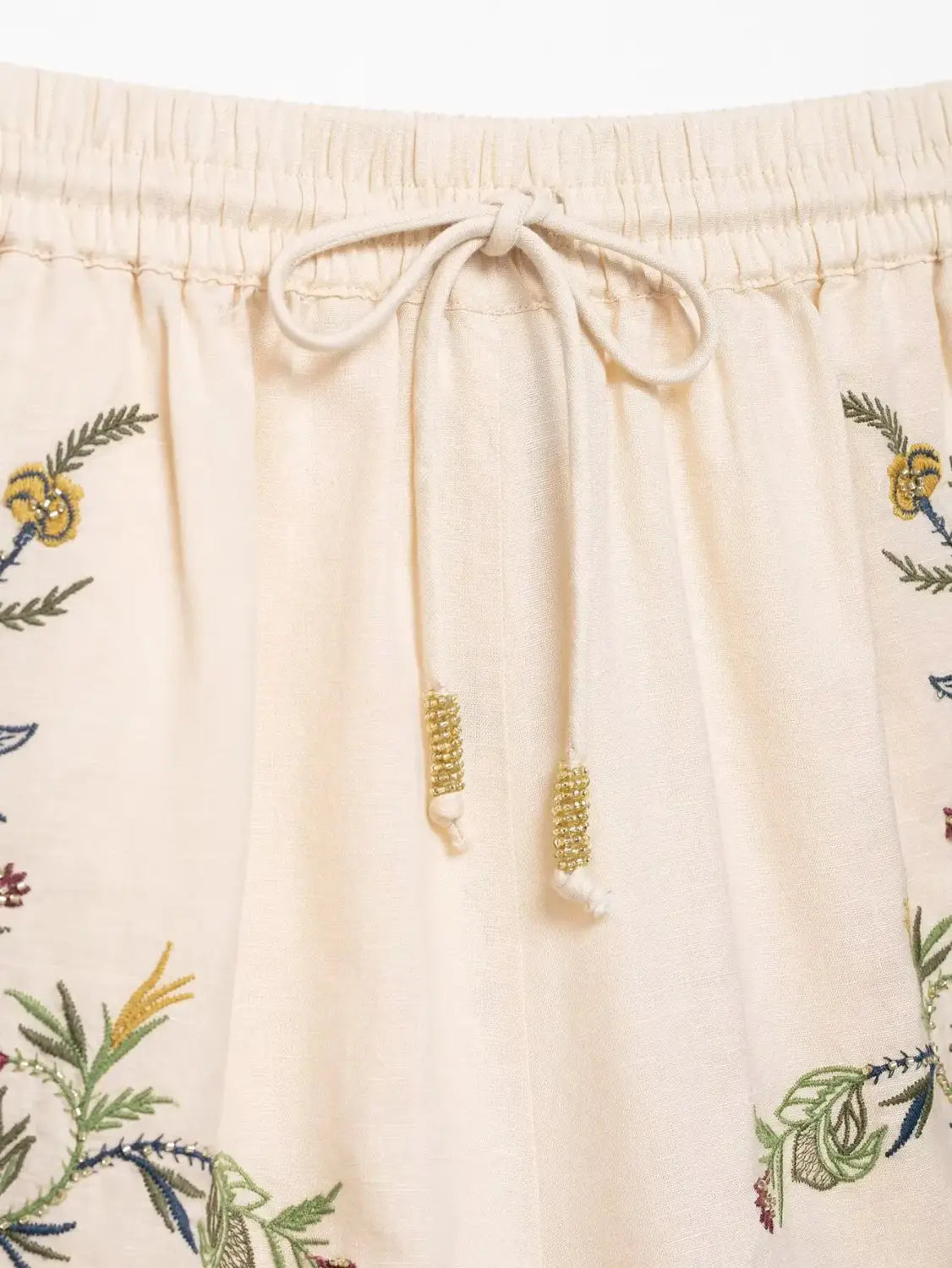 Women’s Casual Retro Flower Embroidered Lace Camisole Top with Versatile Mid-waist Shorts