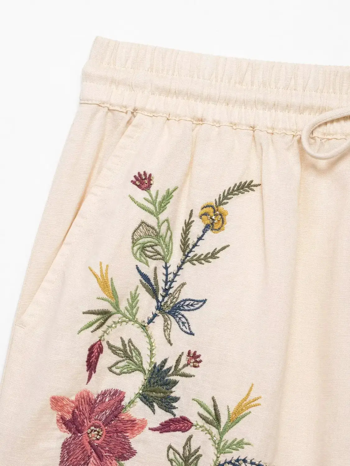 Women’s Casual Retro Flower Embroidered Lace Camisole Top with Versatile Mid-waist Shorts