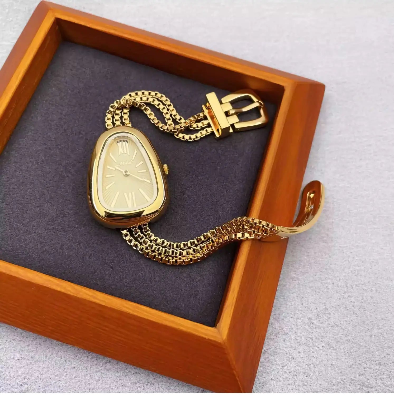 Elegant Personality Trend Women’s Watch