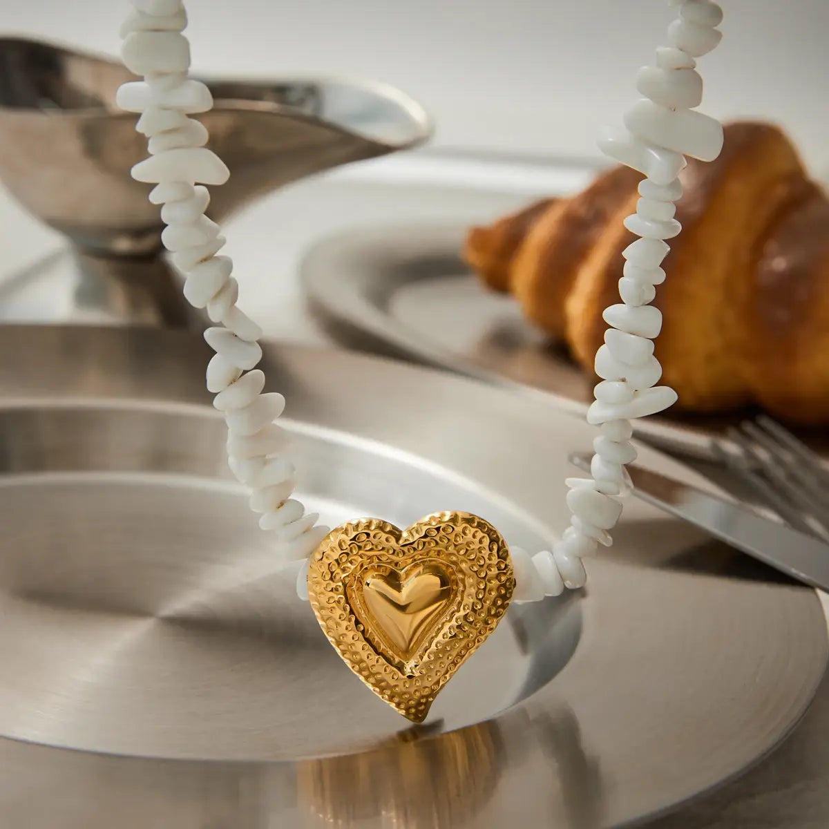White Crushed Stone Hammer Pattern Heart Shaped Pendant Necklace Stainless Steel