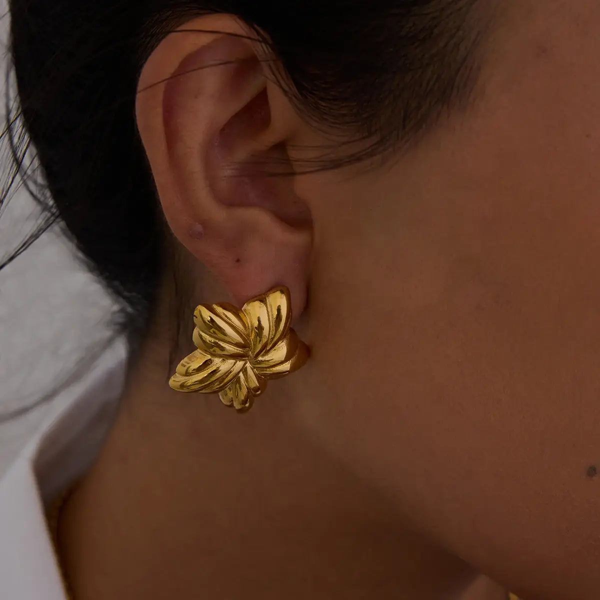 Two Tone Ribbed Pentagram Earrings